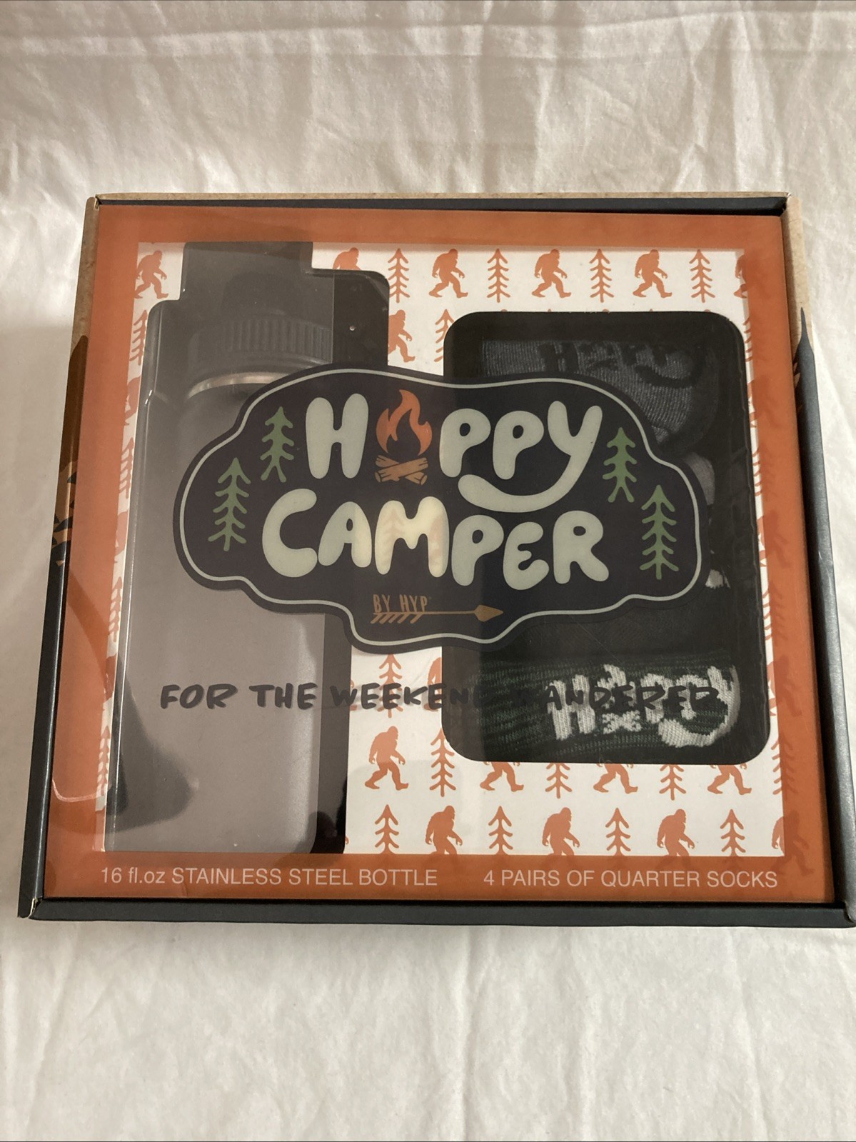 Happy Camper Gift Set – Water Bottle & 4 Pairs of Men’s Quarter Socks, NEW