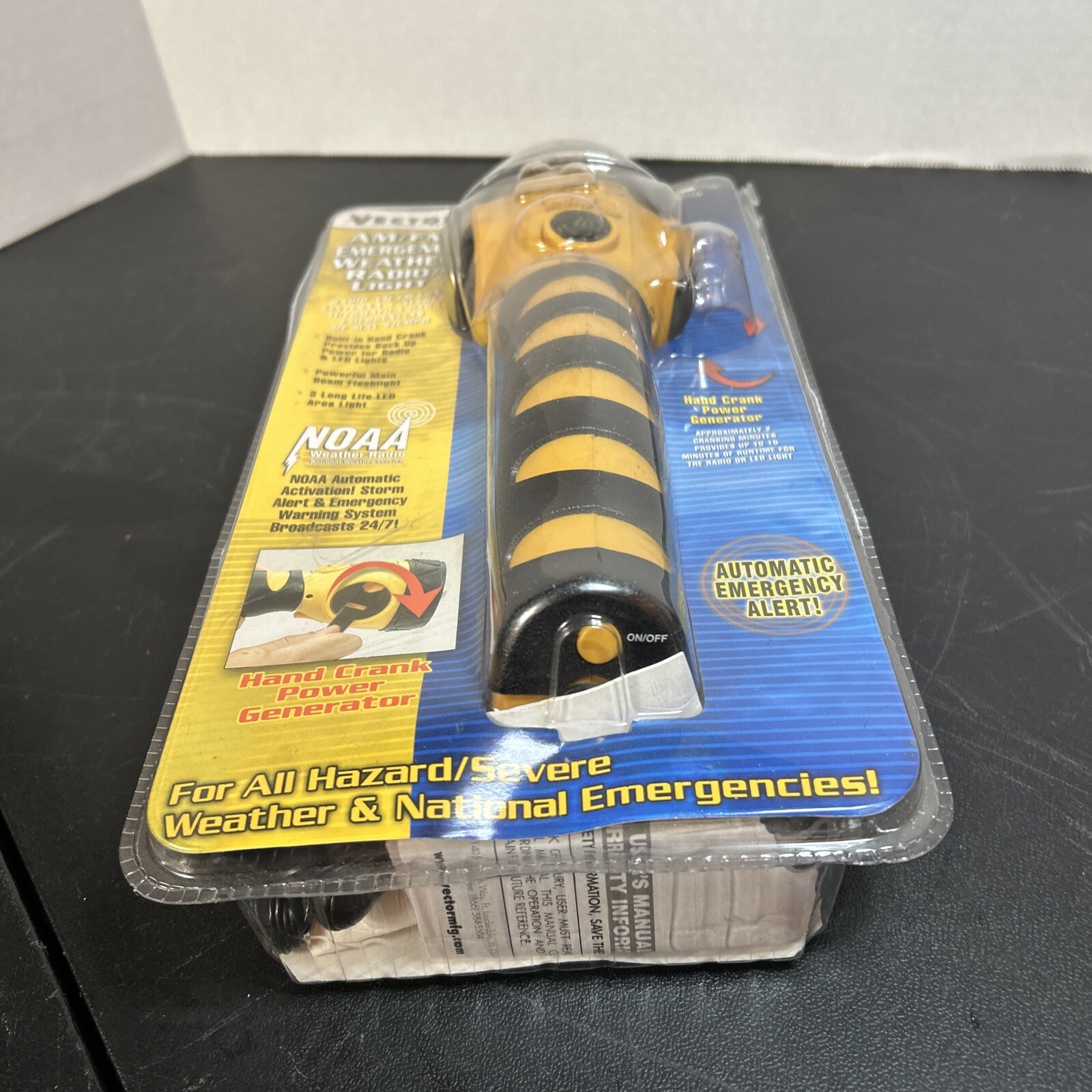 Vector AM/FM Emergency Weather Radio Light Generator Storm Tracker VEC173 New