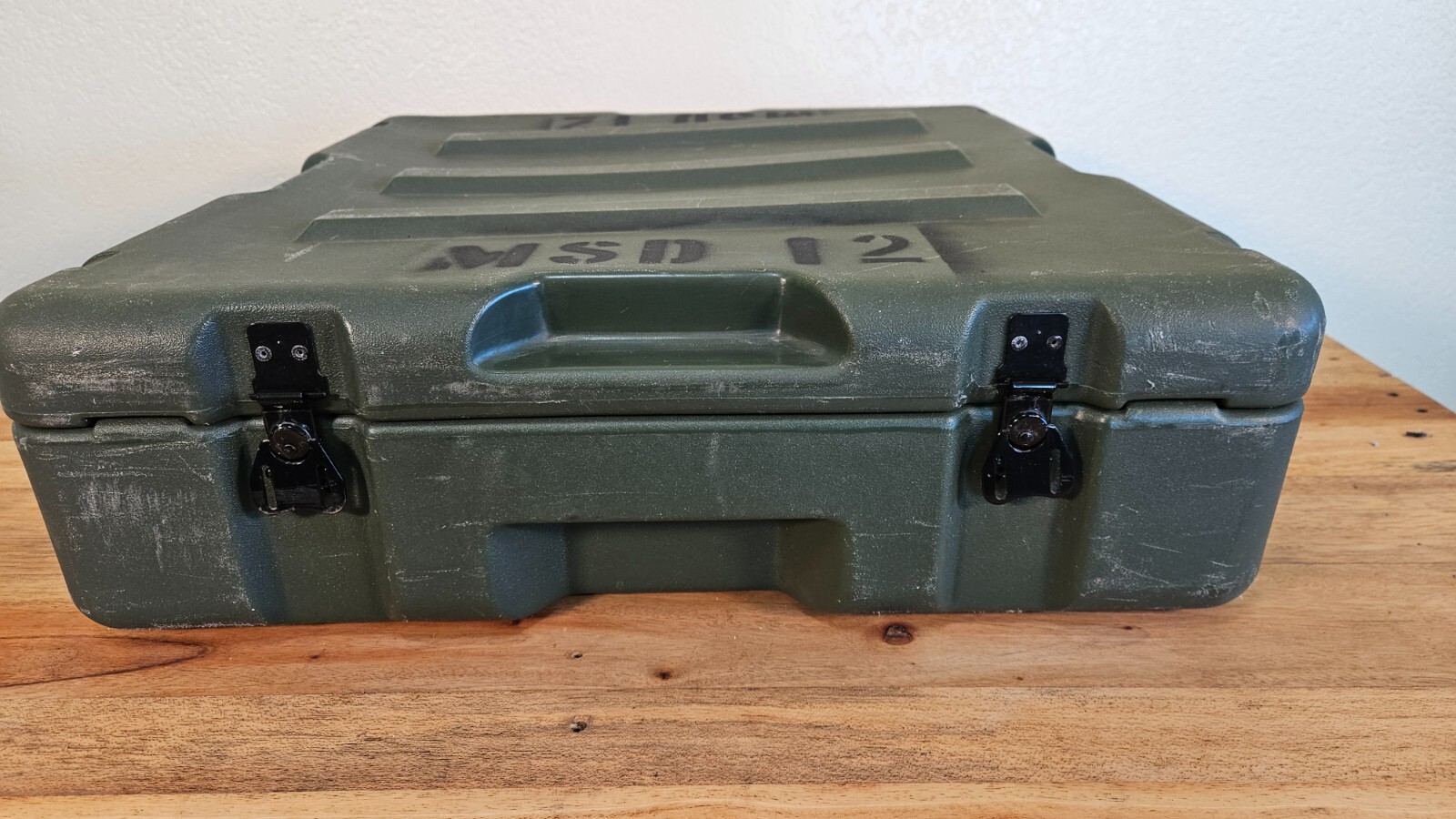 Military Plastic Weather Proof Hard Case 22x21x7 Hinged Lid Hardigg Pelican