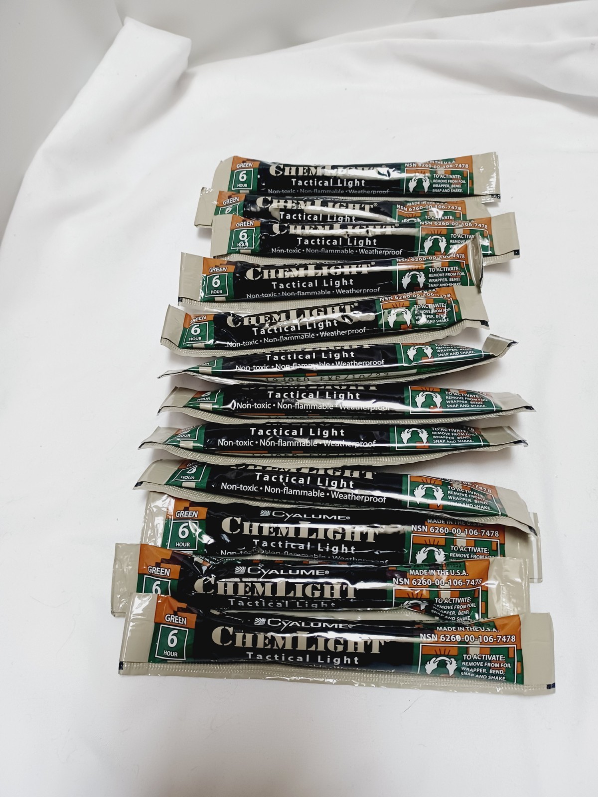 Cyalume ChemLight Tactical Light 12 Sticks Military Glow Green 6 Hrs Emergency