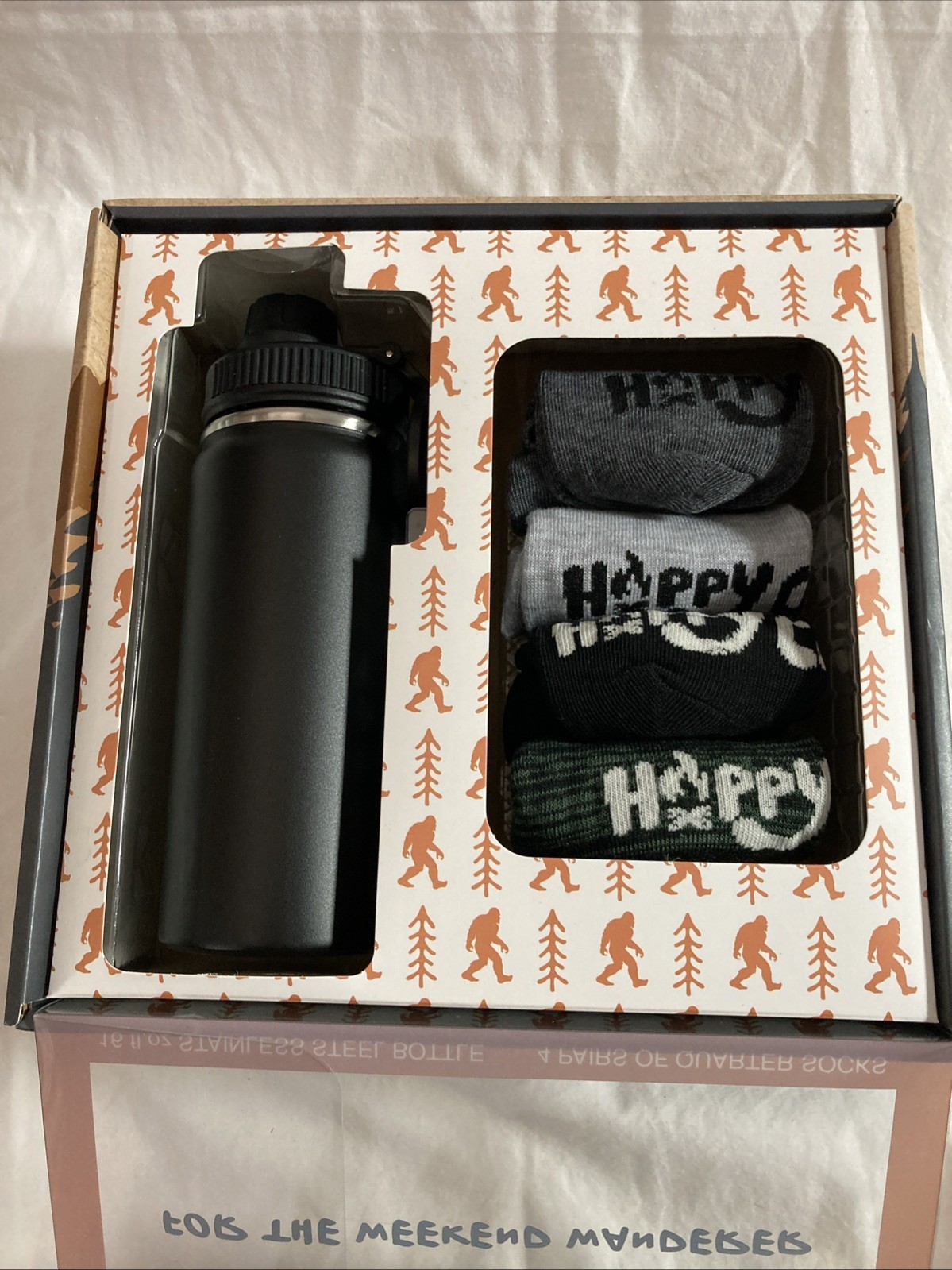 Happy Camper Gift Set – Water Bottle & 4 Pairs of Men’s Quarter Socks, NEW