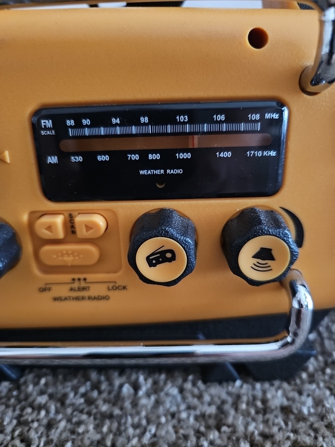 Storm Tracker Vector Toughbrite NOAA Weather Alert AM-FM Radio Lantern TV