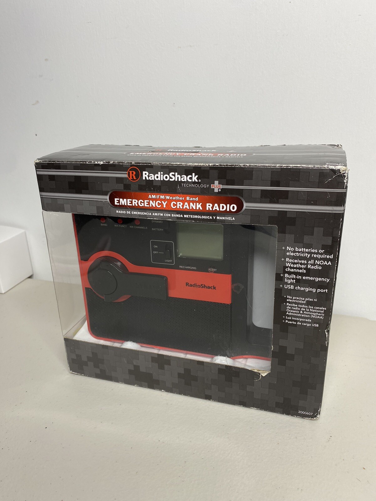 Emergency CRANK RADIO – AM/FM/WEATHER – BUILT IN LIGHT – USB CHARGING PORT NEW