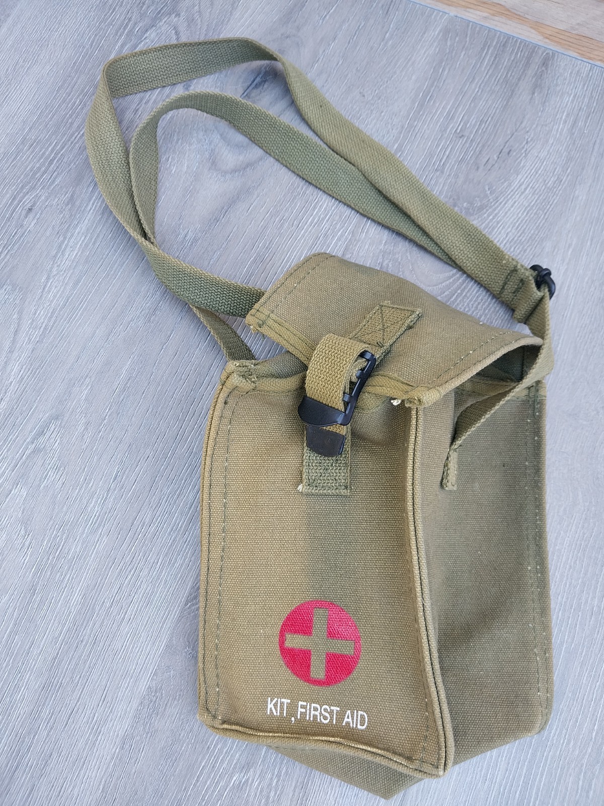 KIT FIRST AID – Olive Drab – Outdoor Jungle Survival Gear – Sun Faded