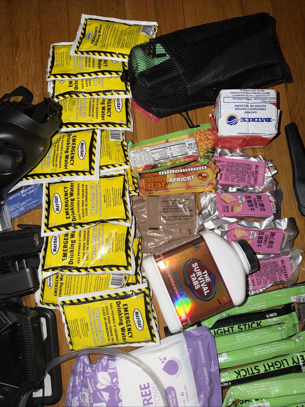 Outdoor Emergency and Survival Gear Kit