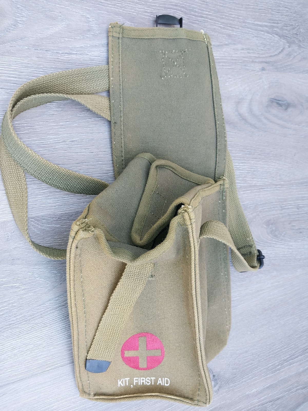 KIT FIRST AID – Olive Drab – Outdoor Jungle Survival Gear – Sun Faded
