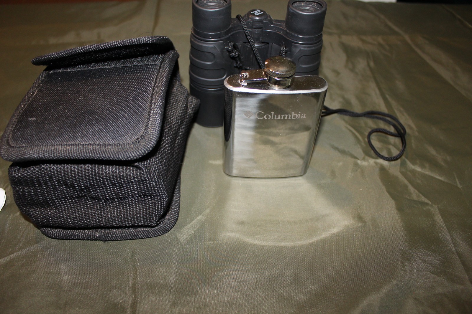 Columbia Binocular Set with Case And Flask No Box