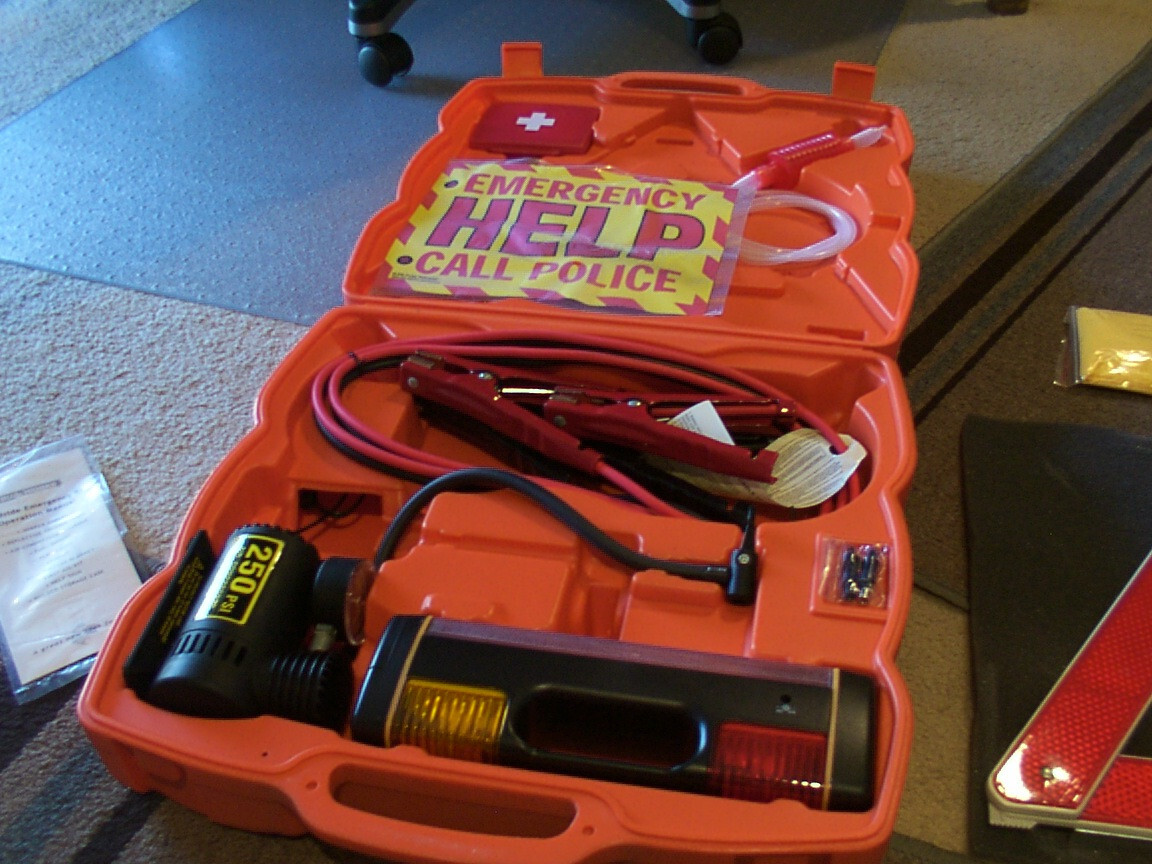 NEW BuzzWorks Buzz Works Roadside Emergency Kit Deluxe Comprehensive