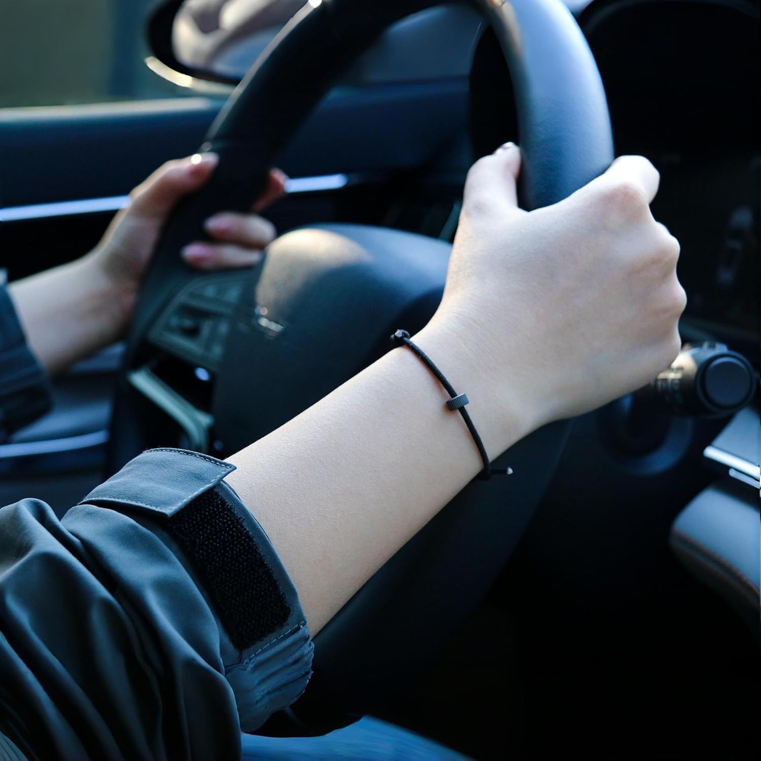 Fashionable Tungsten Car Escape Bracelet – Quick-Release Emergency Tool