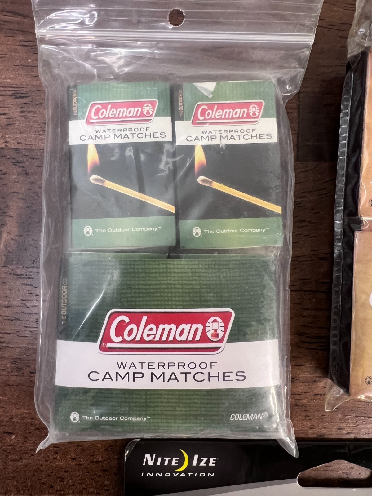 Colman Survival kit Gear Water Proof Matches Paracord
