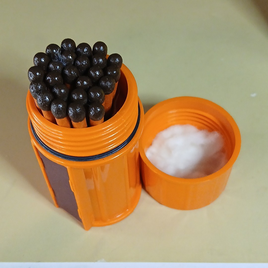 UCO Stormproof Match Kit with Waterproof Case, 25 Stormproof Matches and 3 Strik