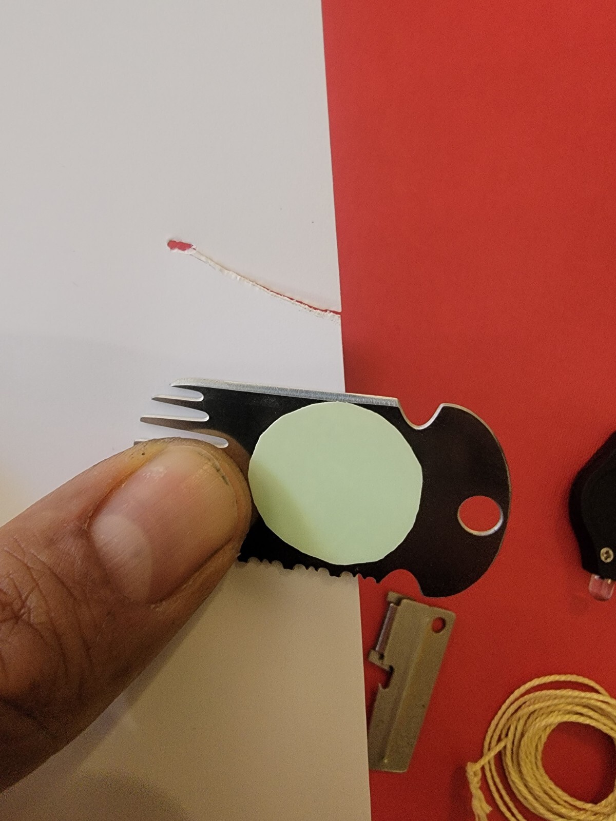 Survival Necklace /Glow in the Dark/with Knife/Saw/flashlight/can Opener…