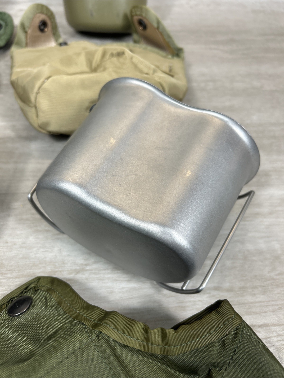 US Military Issue LOT Quart Canteen W/ Pouch LC-2 Green Canteen Cup Utensil