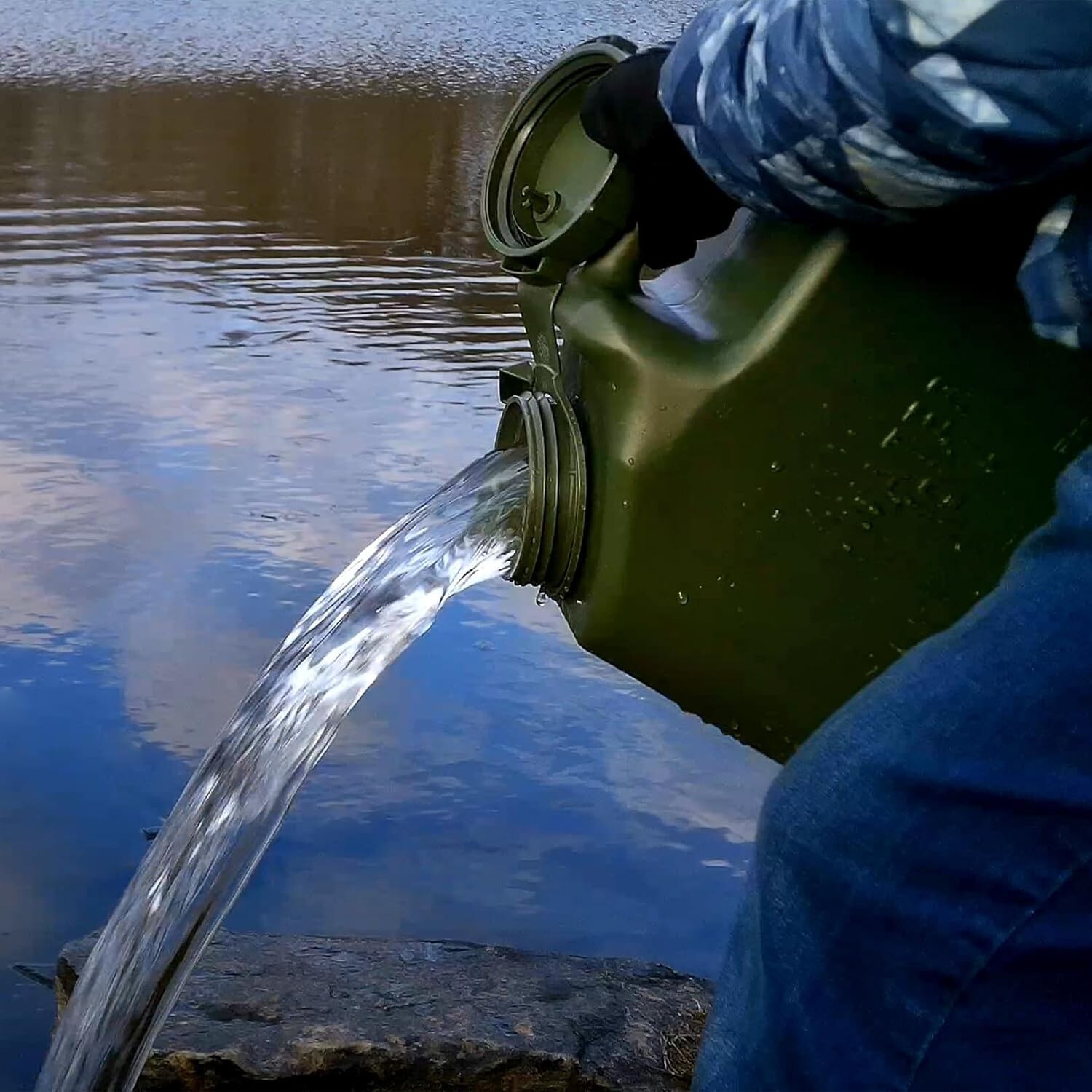 Contenedor de agua militar libre de BPA, fácil de abrir y cerrar, color arena US