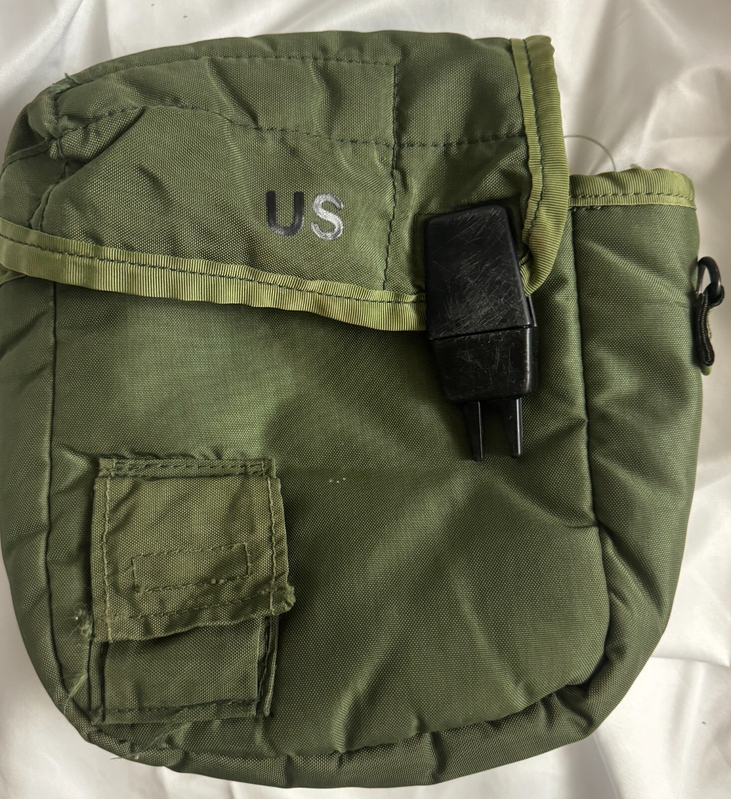 Authentic US Military Issue 2 QT Olive Canteen Cover With Bottle