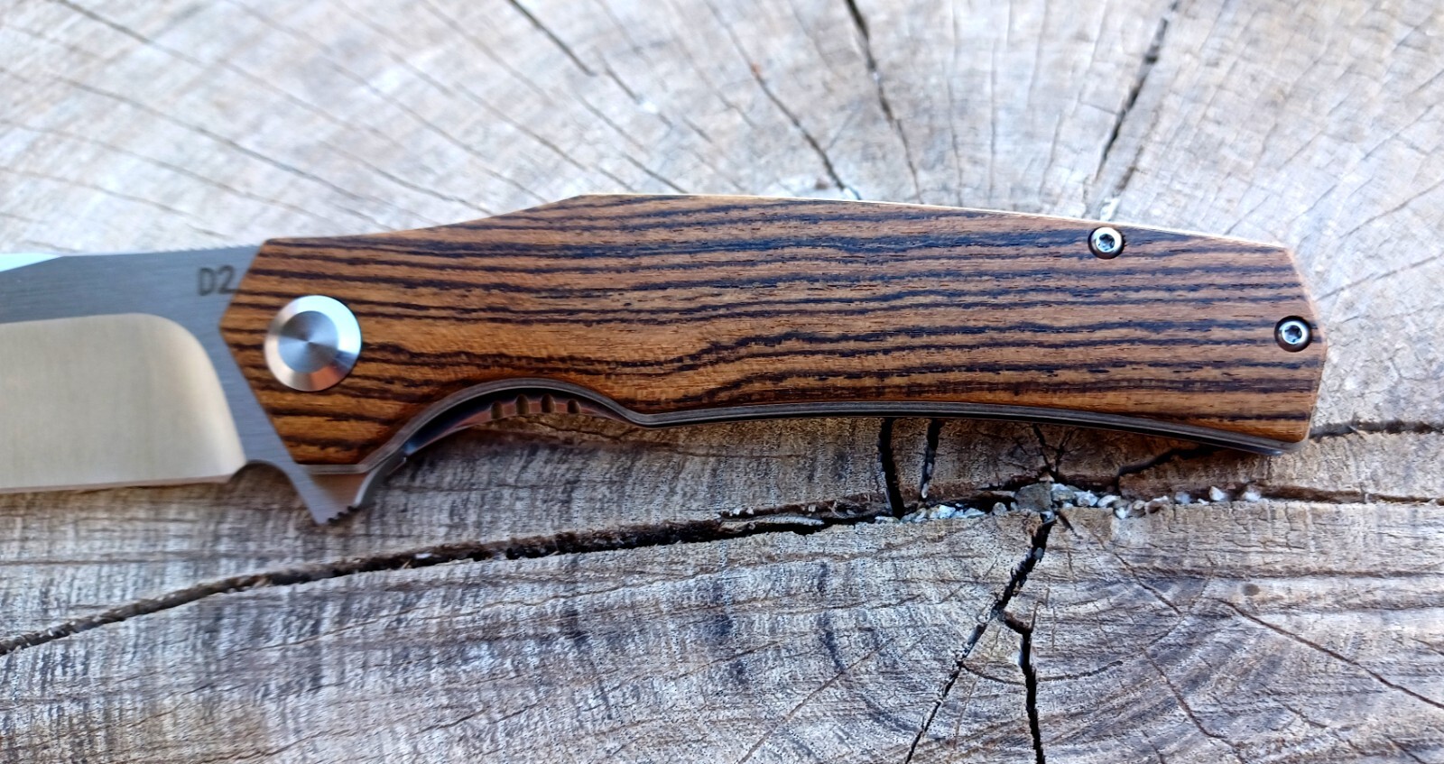 Sol Edge Sand Viper EDC Folding Knife, D2 Steel, Golden Sandalwood Perfect Gift
