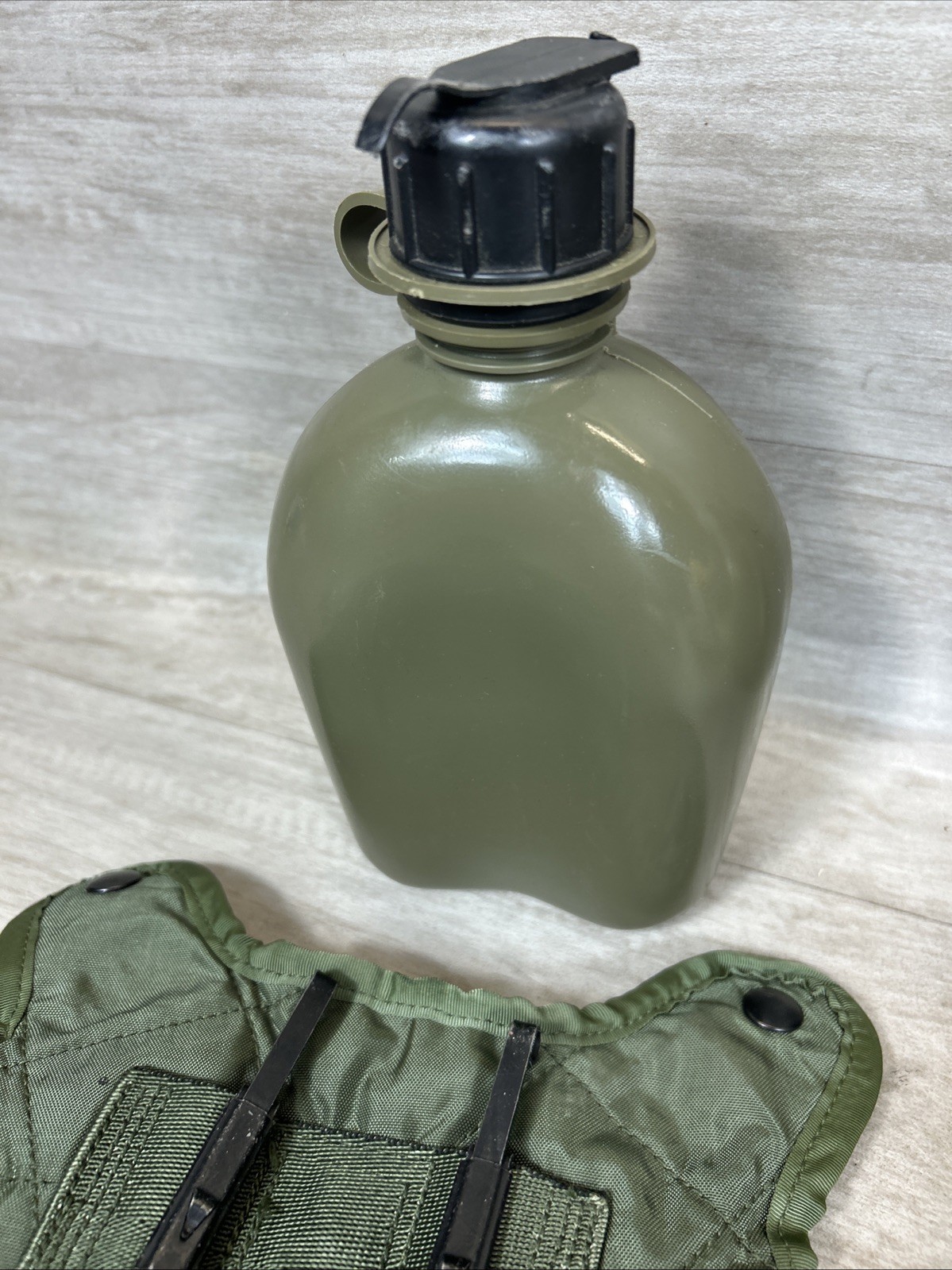 US Military Issue LOT Quart Canteen W/ Pouch LC-2 Green Canteen Cup Utensil