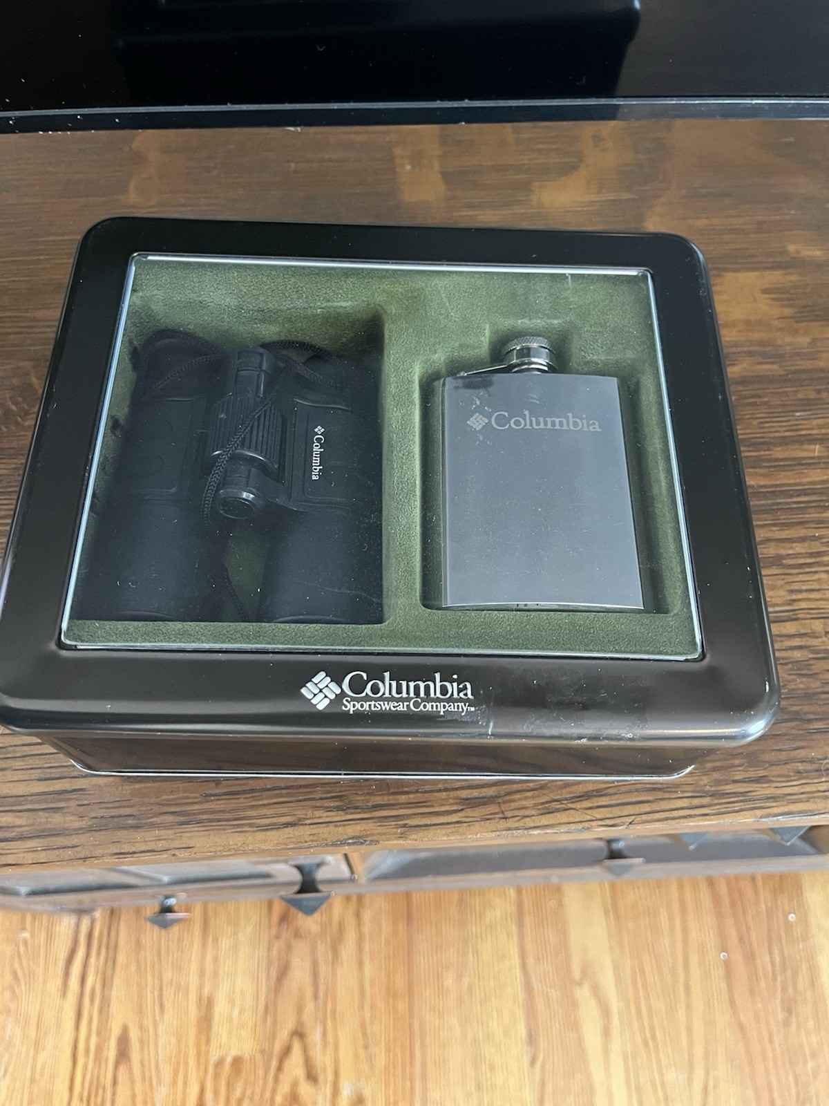 Columbia Binocular Set with Case And Flask, Great Gift For Men. New In Box