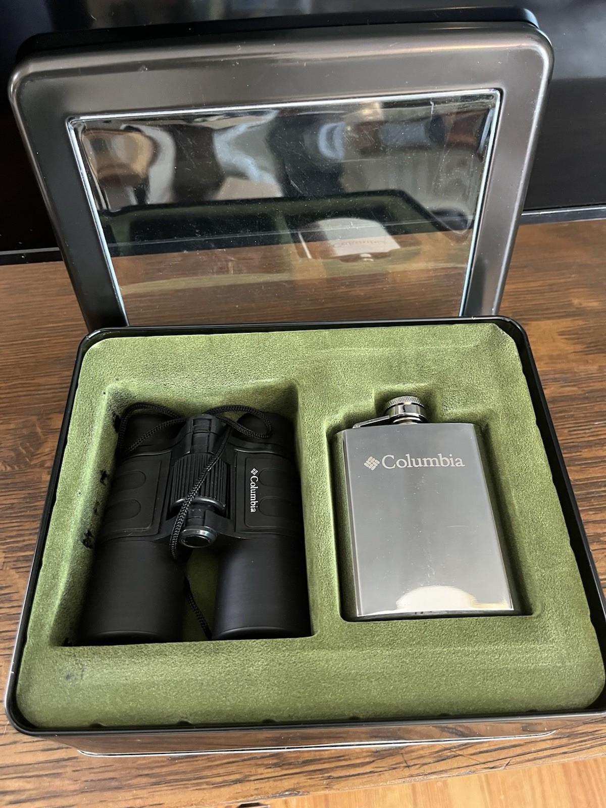 Columbia Binocular Set with Case And Flask, Great Gift For Men. New In Box