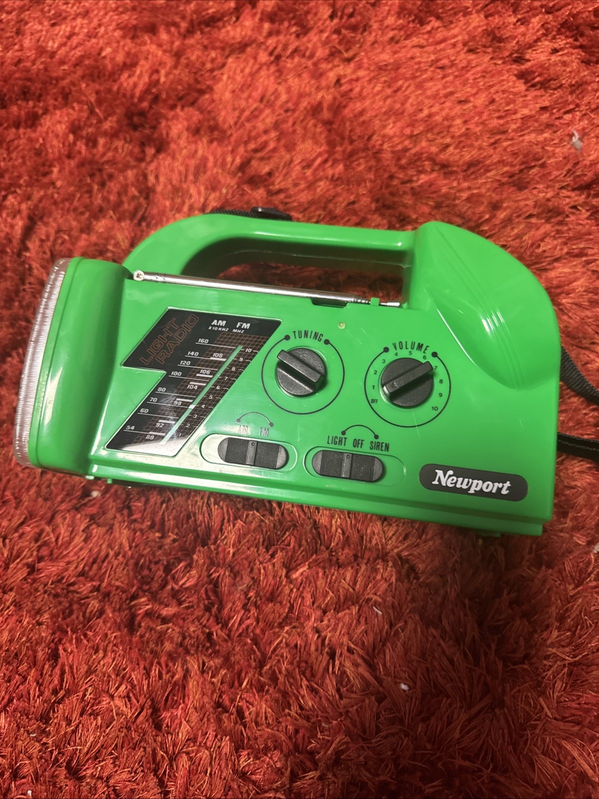 VINTAGE NEWPORT CIGARETTE PROMO – WATER RESISTANT FLASH LIGHT AMFM RADIO SIREN