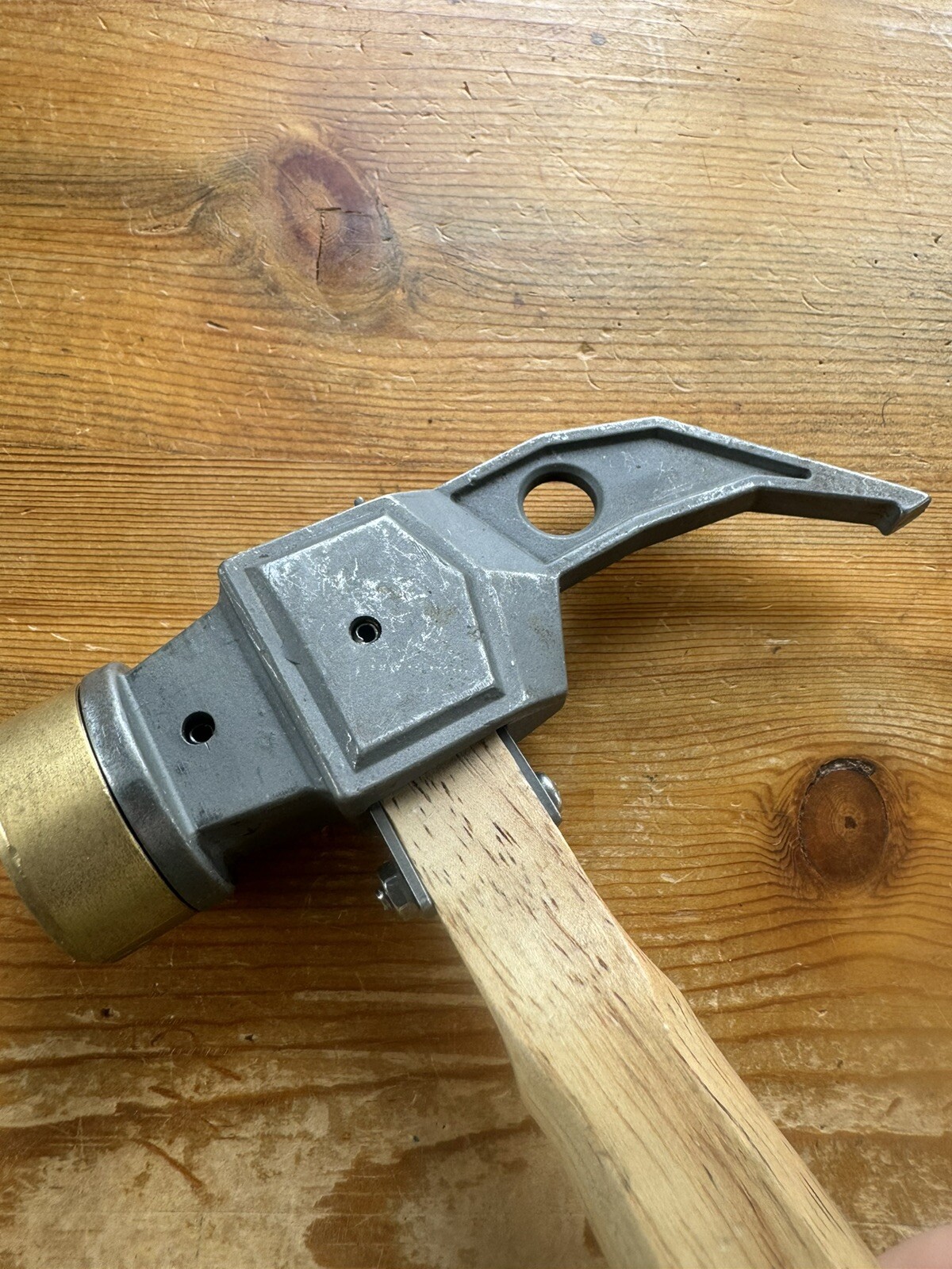UST Ultimate Survival Heritage Camp Hammer