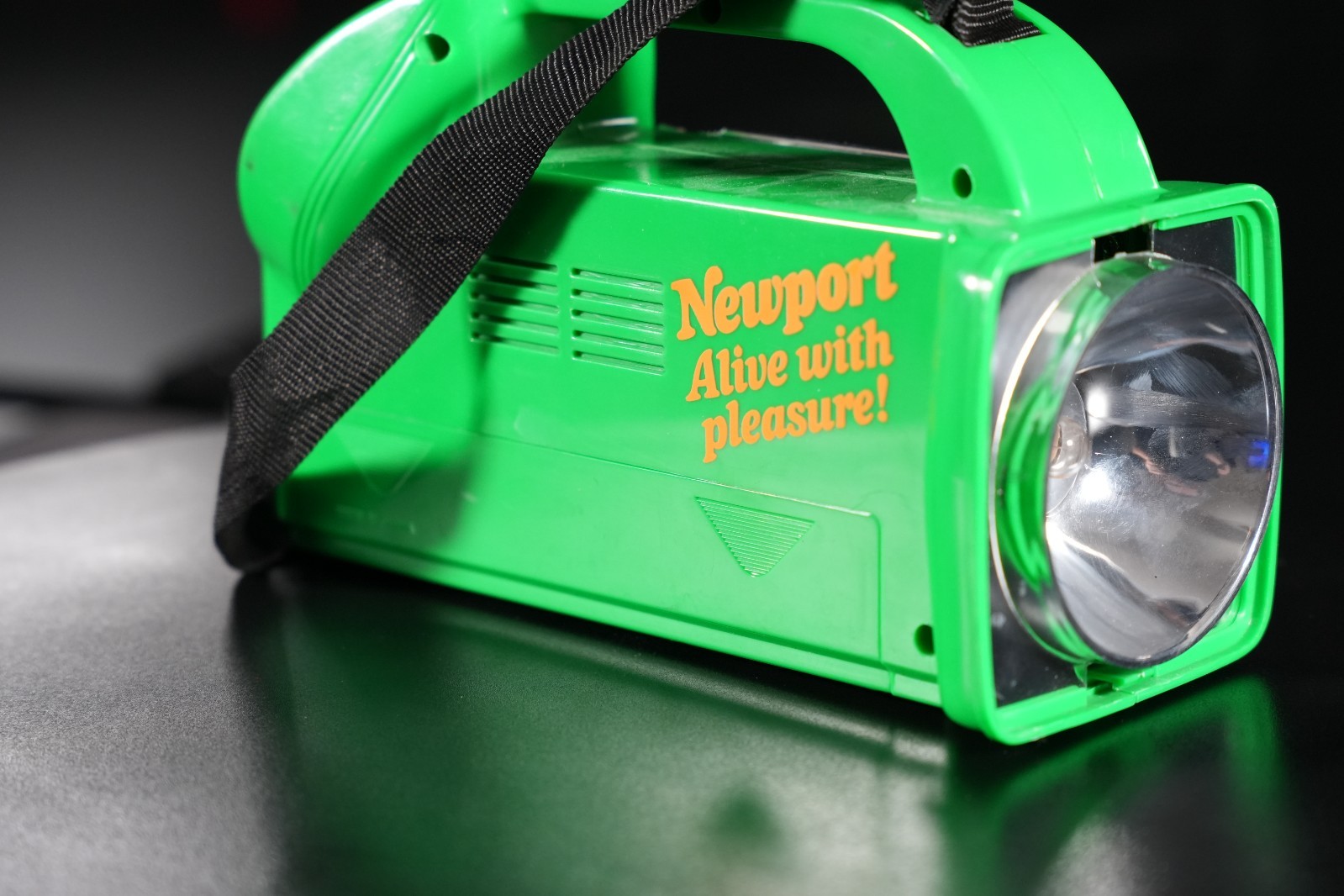 RARE Vintage Newport Tobacco PROMO – Water Resistant Flash Light AM/FM Radio Sir