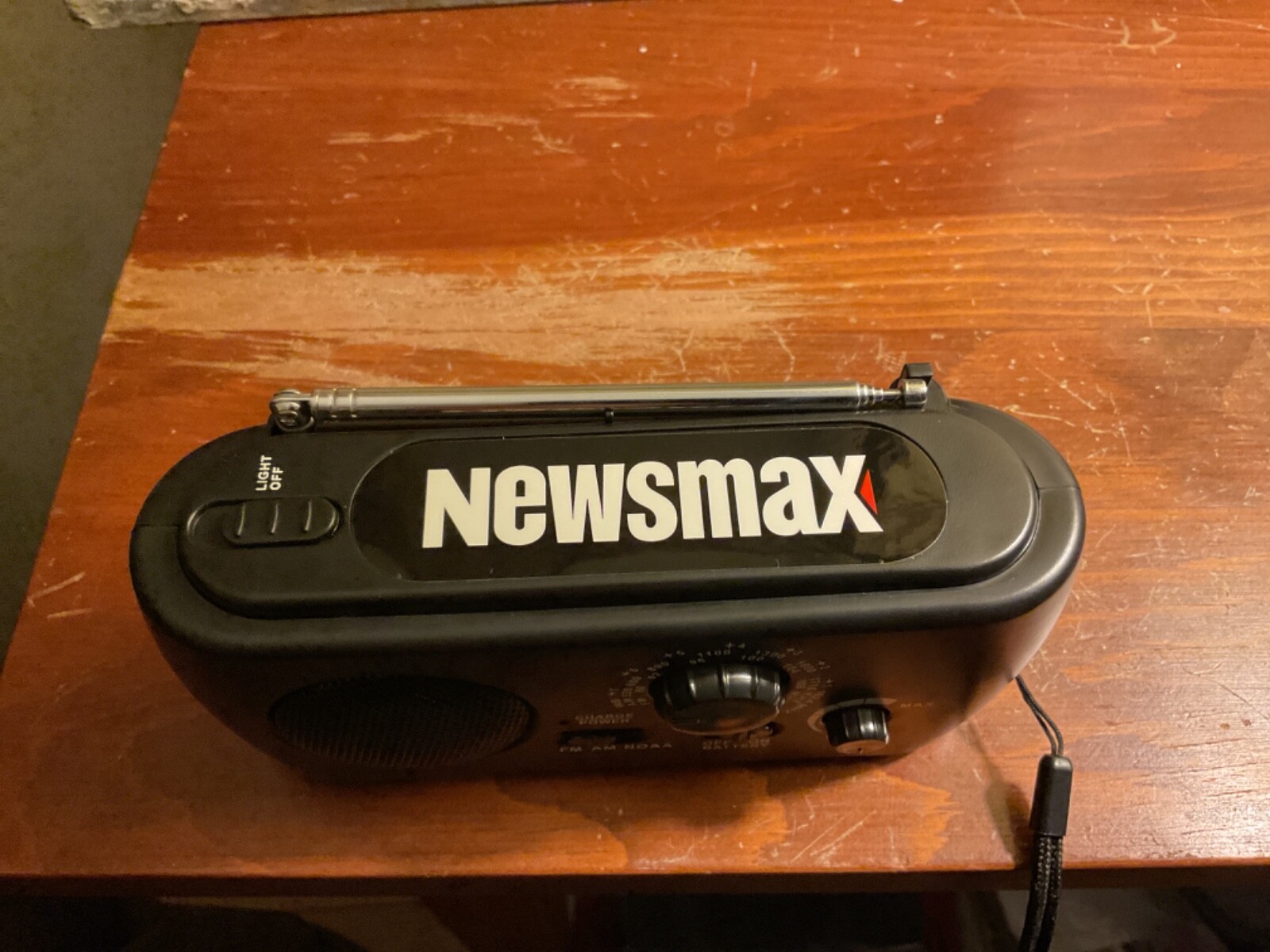 Dynamo Powered Radio With Flashlight FM/AM/NOAA Weather Station – KA331