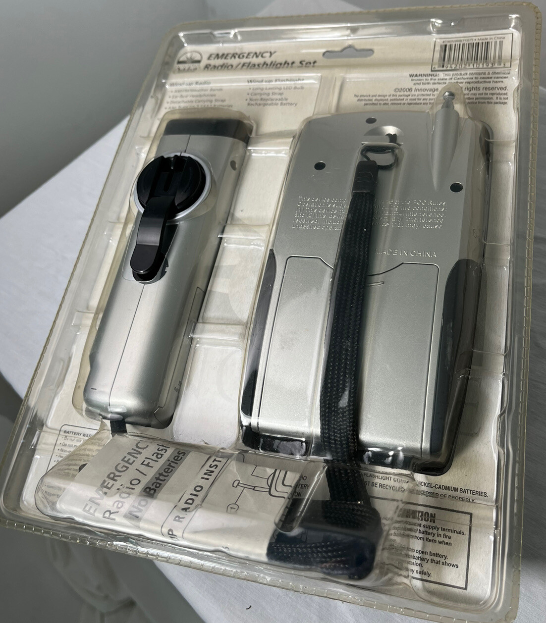 NWT Innovage Outdoor Emergency Radio Flashlight Set No Batteries Needed