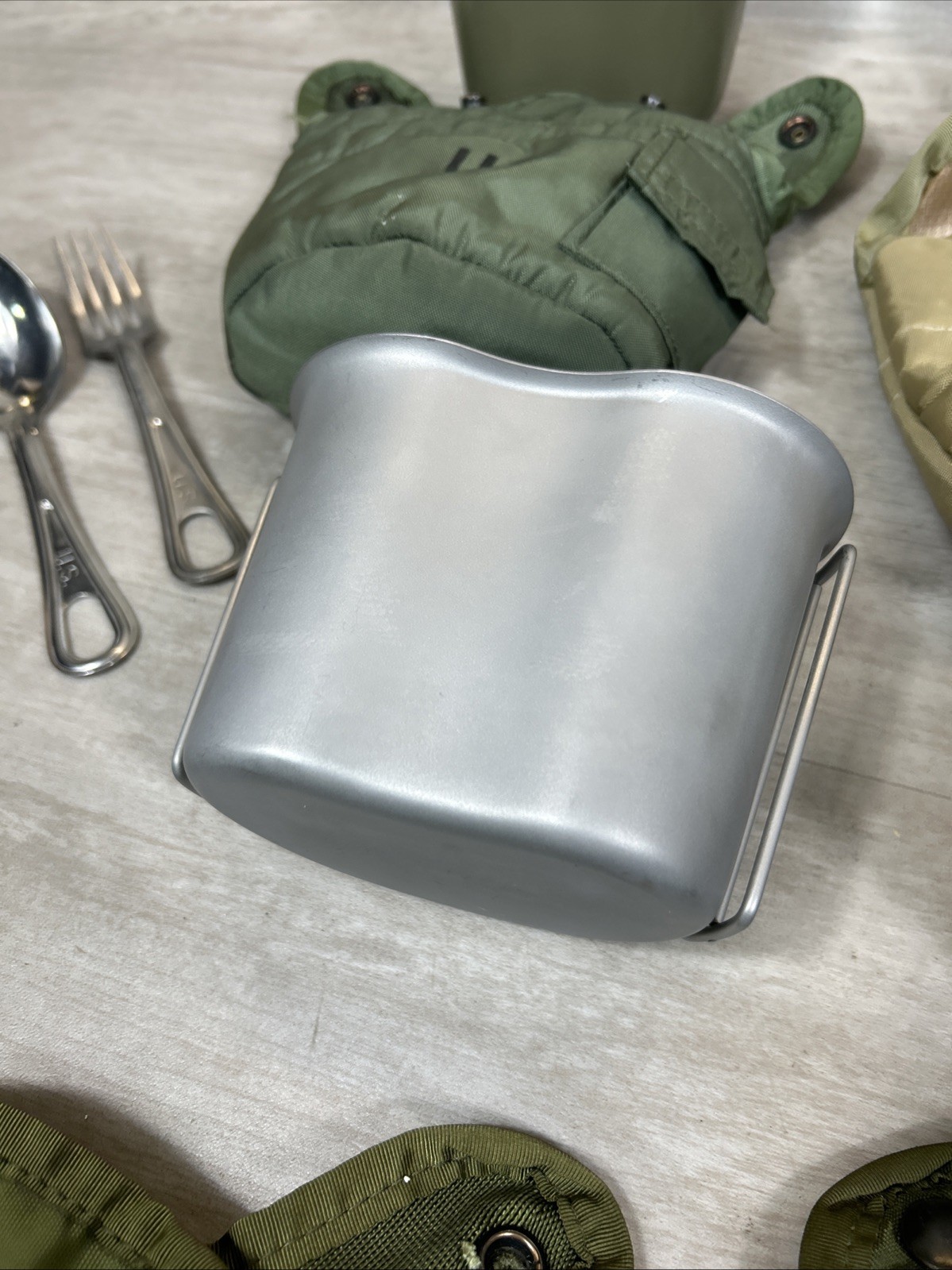 US Military Issue LOT Quart Canteen W/ Pouch LC-2 Green Canteen Cup Utensil
