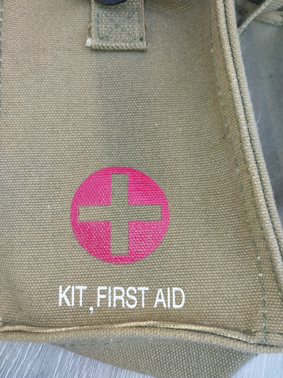 KIT FIRST AID – Olive Drab – Outdoor Jungle Survival Gear – Sun Faded