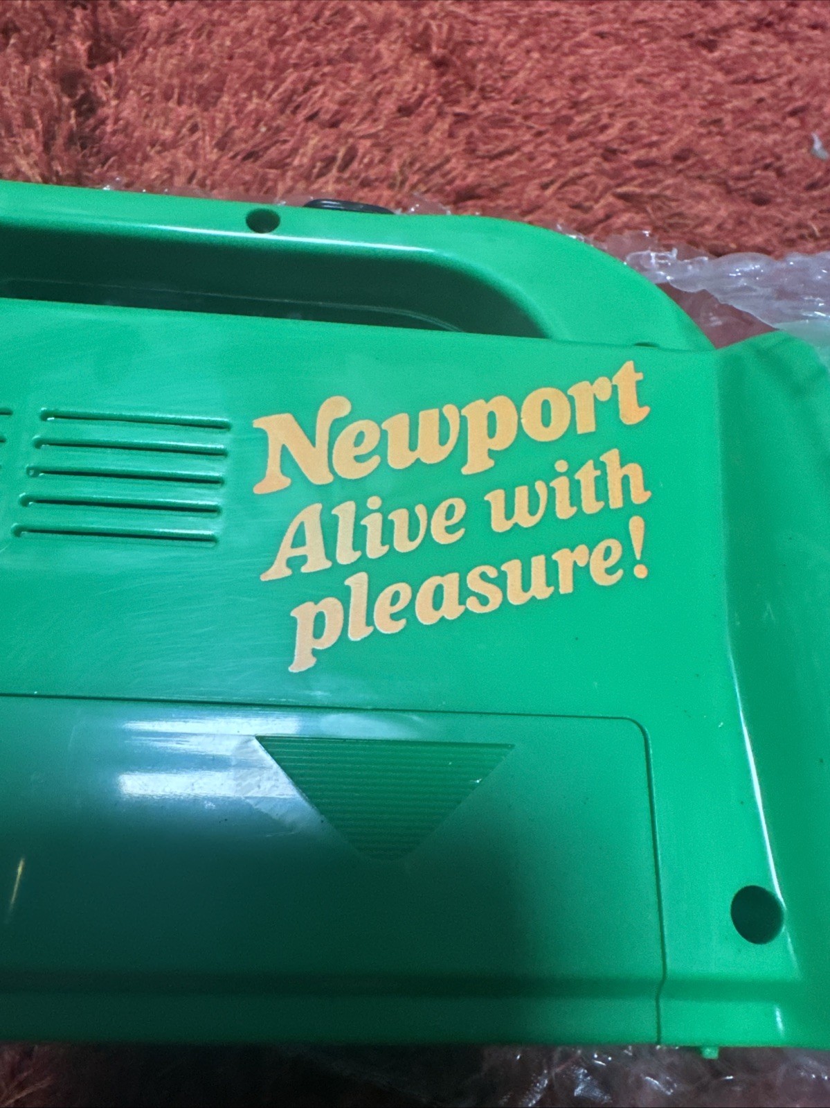 VINTAGE NEWPORT CIGARETTE PROMO – WATER RESISTANT FLASH LIGHT AMFM RADIO SIREN