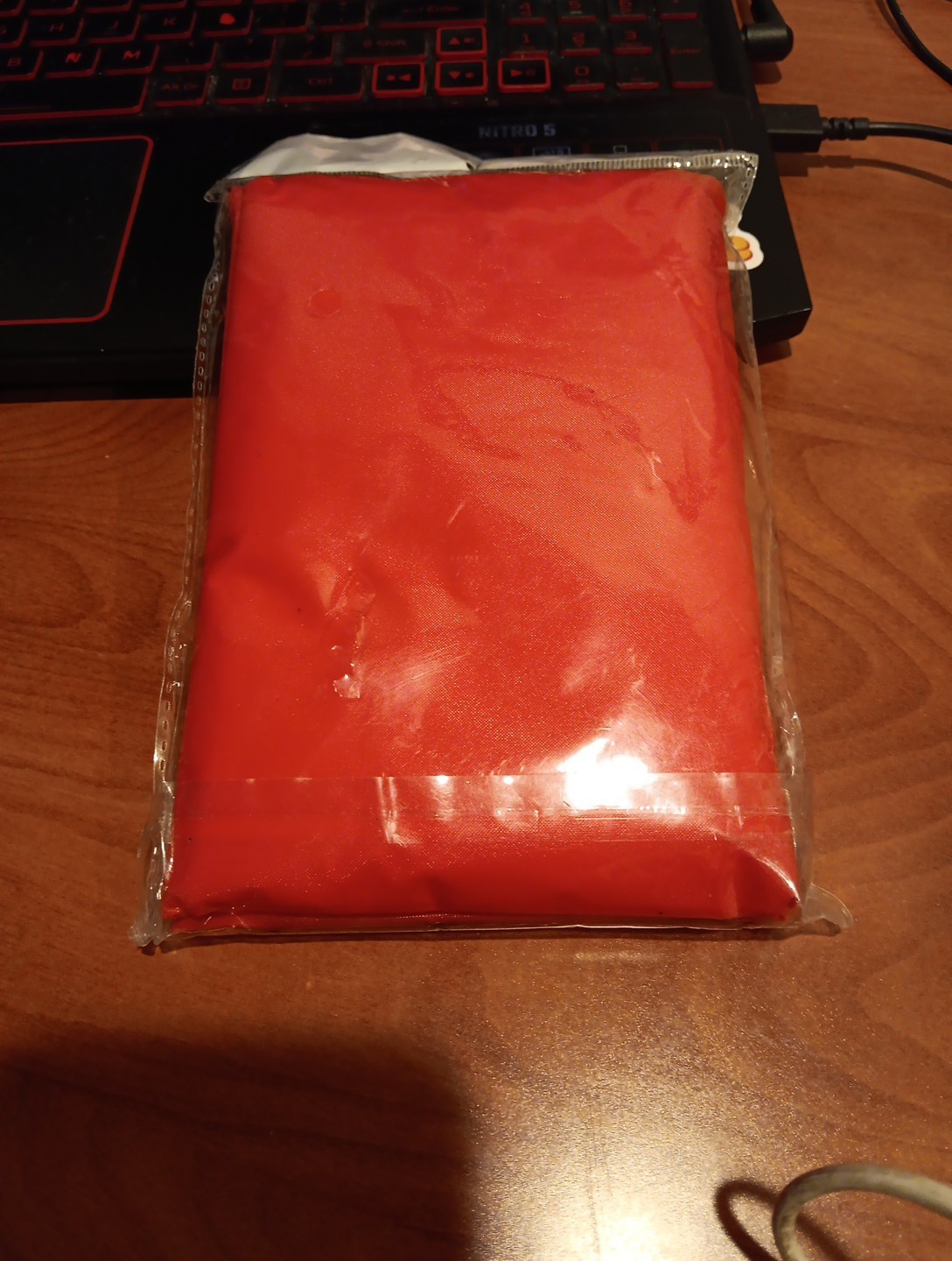 Weather Zone One Size Fits All Red Adult Poncho FAST SHIPPING NEW SEALED