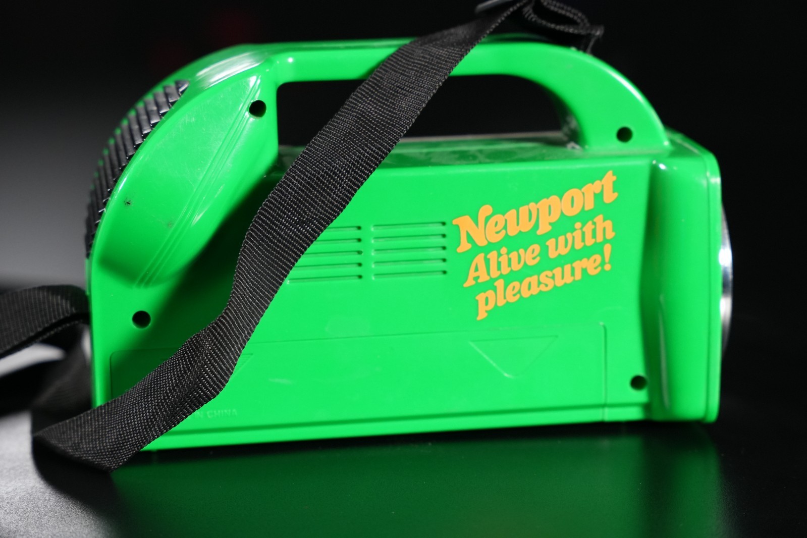 RARE Vintage Newport Tobacco PROMO – Water Resistant Flash Light AM/FM Radio Sir