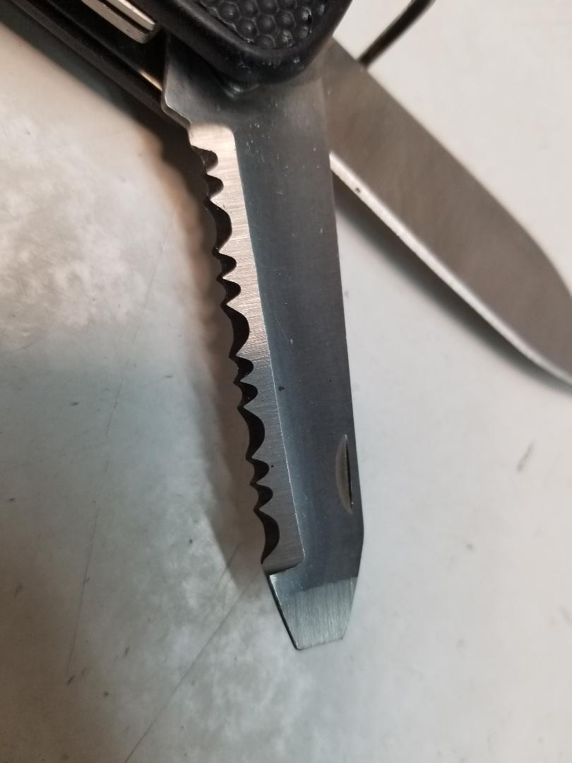 Outdoor Emergency Survival Multi-Tool Kit: Knife, Pliers, Saw, Opener, Philips