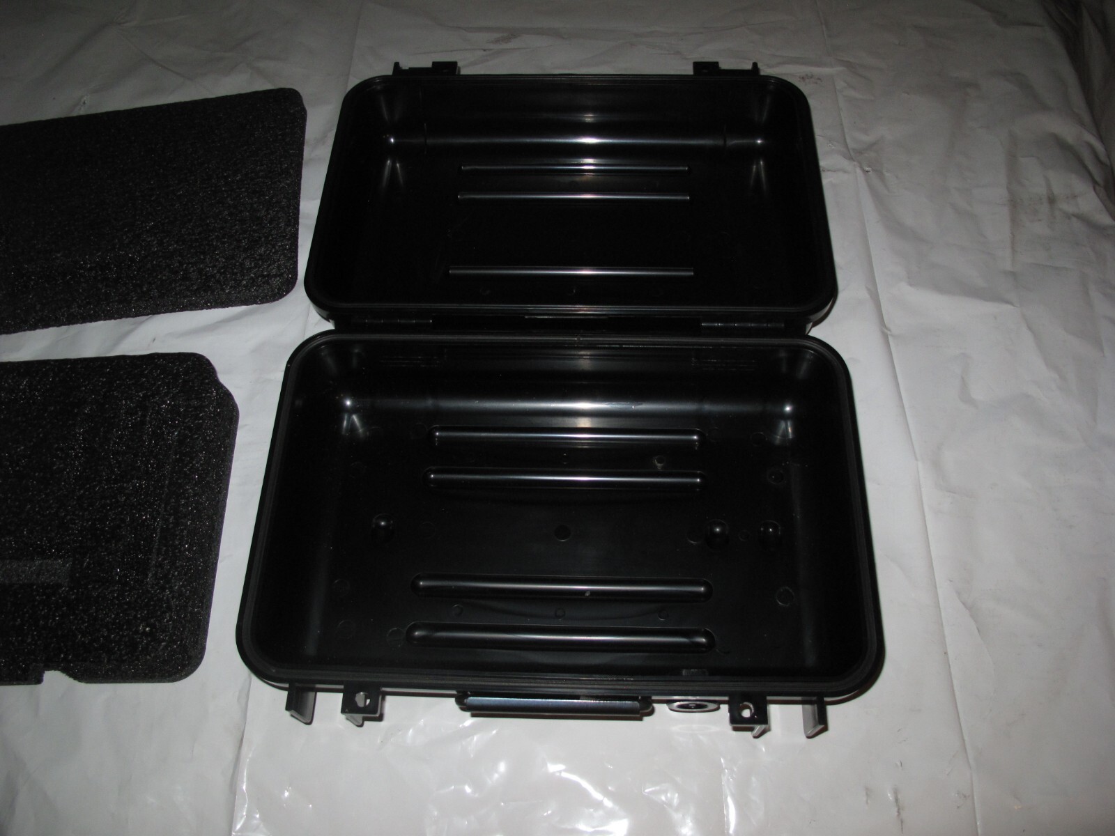 Starlight SC-061016 Hard Case 17x12x7 Gun Survival Box New Old Stock # LIS-700
