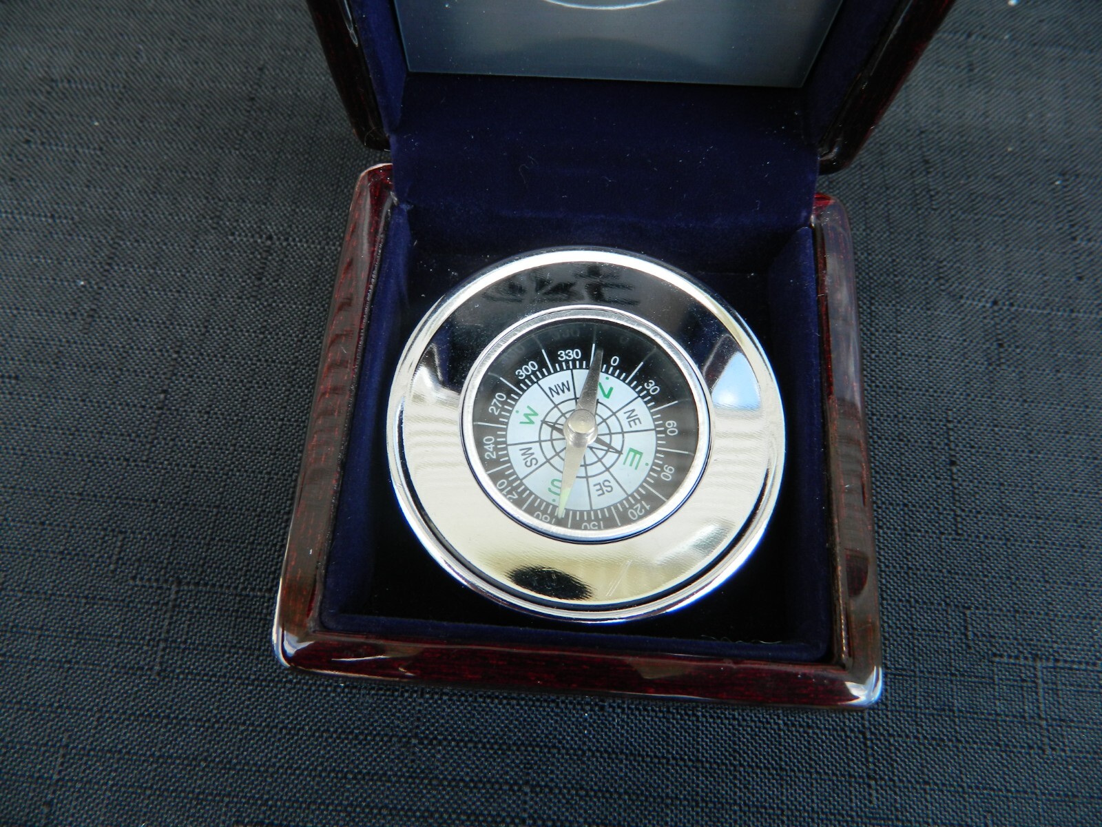 Vintage Chrome Compass w/ hinged Lacquered Wooden Box Advertising SRCTec 3″x3″