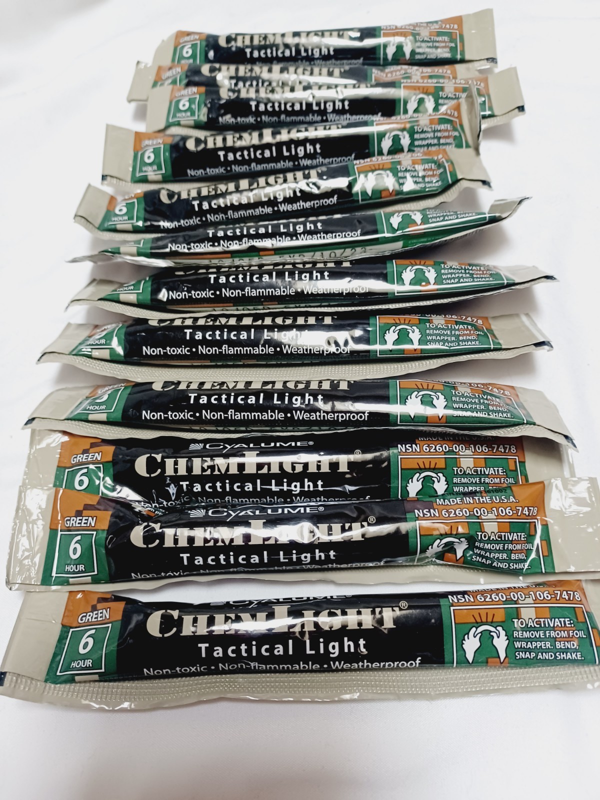 Cyalume ChemLight Tactical Light 12 Sticks Military Glow Green 6 Hrs Emergency