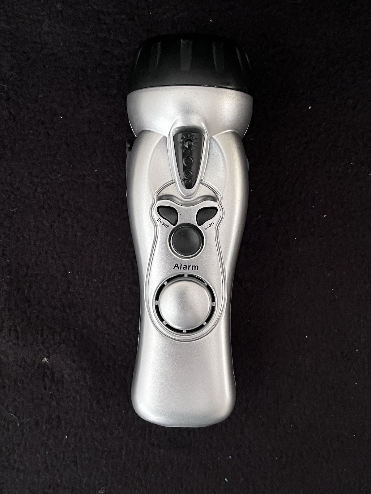 Gizmo Survival Emergency Wind-Up 4in1 Flash Light, Radio, Alarm & Phone Charger