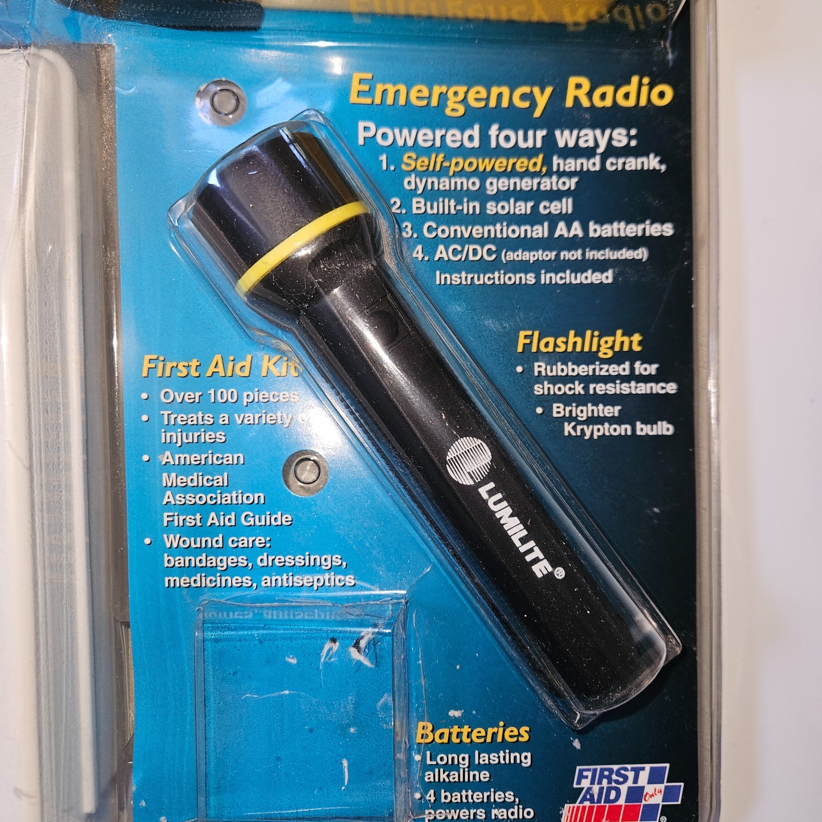 Emergency Basics Kit (First Aid Kit, Flashlight & Emergency Radio)