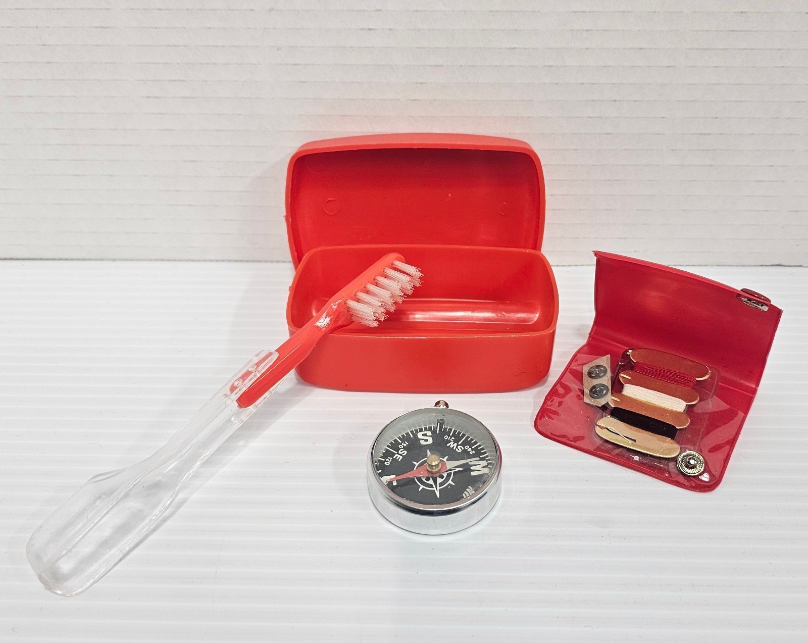 Emergency Travel Kit EDC Survival Kit Compass Toothbrush Sewing Kit Vtg Hong…