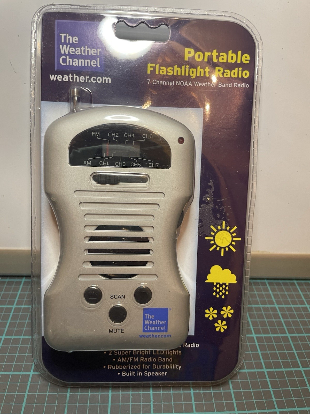 The Weather Channel Portable Emergency Alert FM Radio Flashlight 7 Channel NOAA