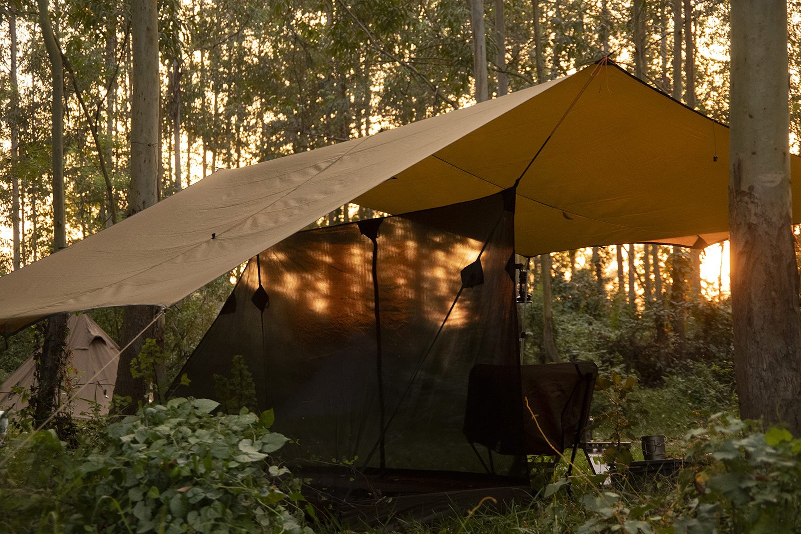 OneTigris Bulwark Camping Tarp, 100% Waterproof 12.8ft x 9.5ft, Coyote Brown