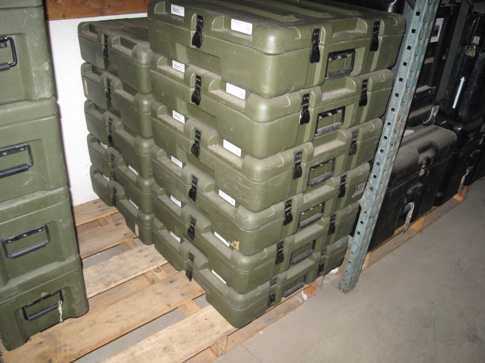 Hard Case Military Plastic 24x22x7 Divided Hinged Lid Miltope Laptop
