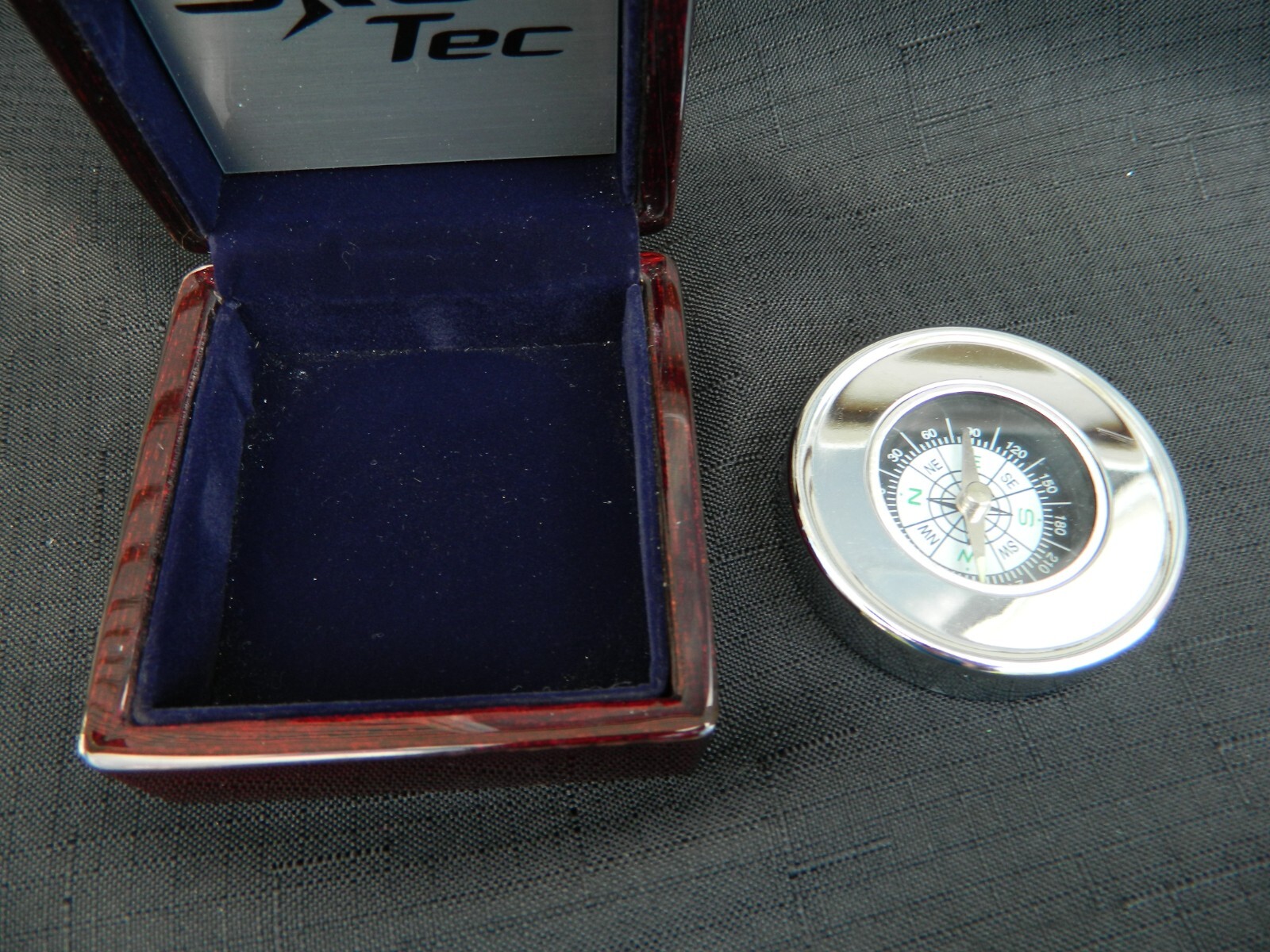 Vintage Chrome Compass w/ hinged Lacquered Wooden Box Advertising SRCTec 3″x3″