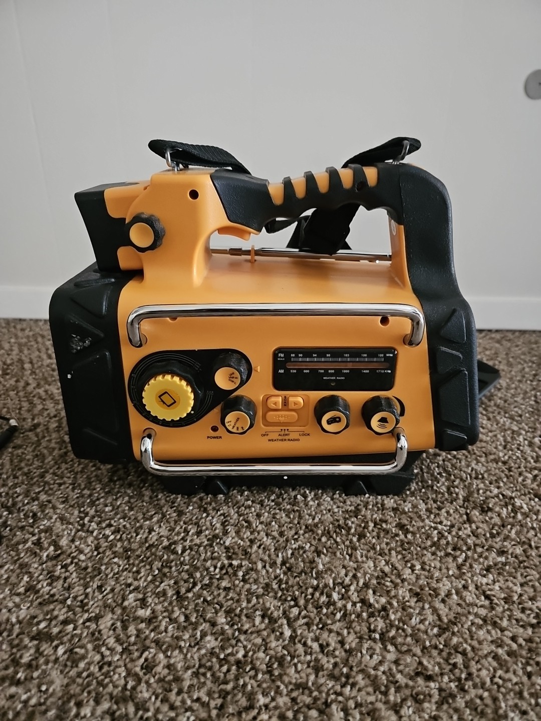 Storm Tracker Vector Toughbrite NOAA Weather Alert AM-FM Radio Lantern TV