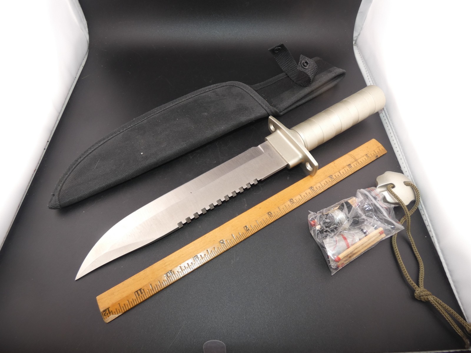 Rambo Style Tactical Bowie Survival Fighting Knife – Fixed Saw-Back Blade