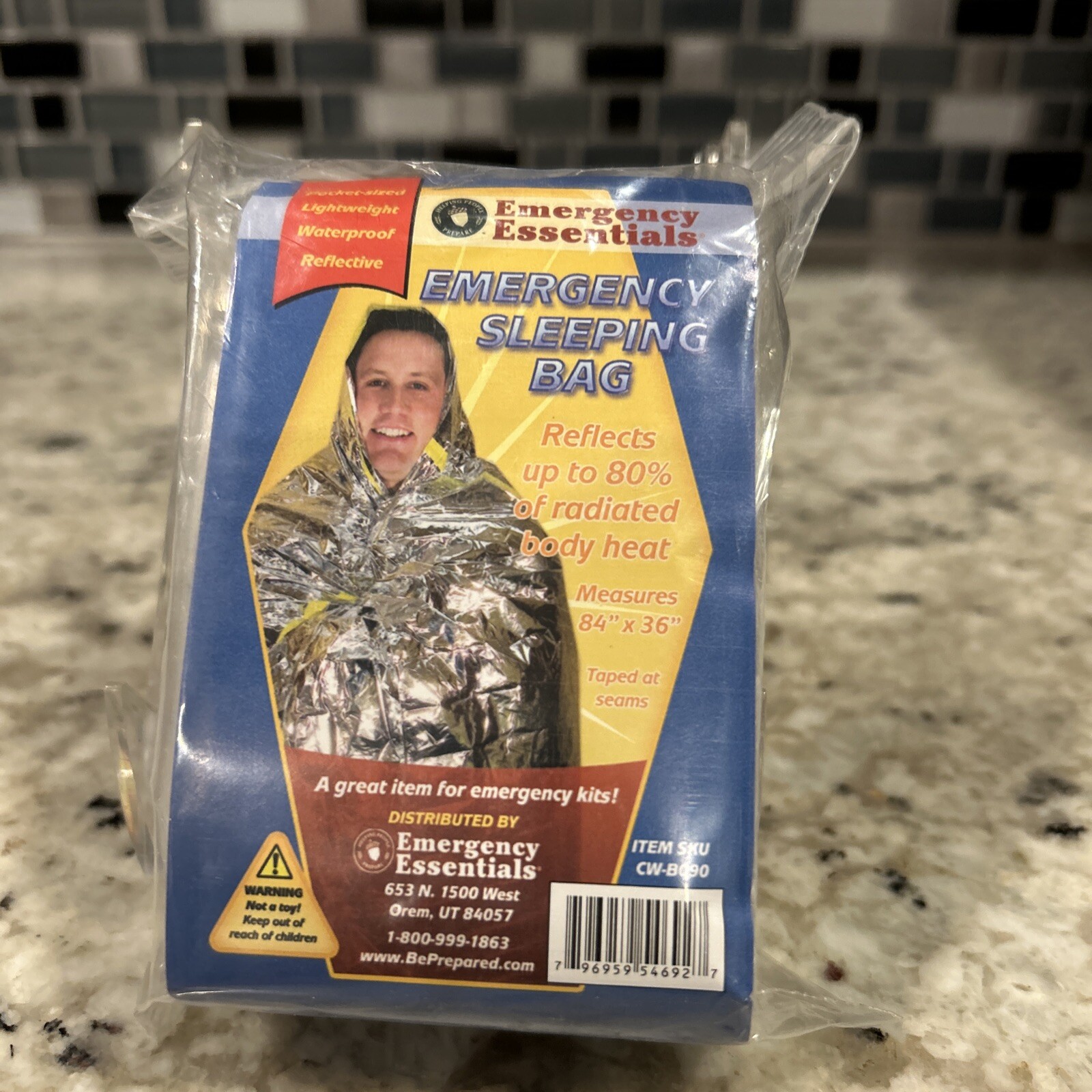 Emergency Essential Emergency SLEEPING BAG 36″ X 84″- WATERPROOF MYLAR