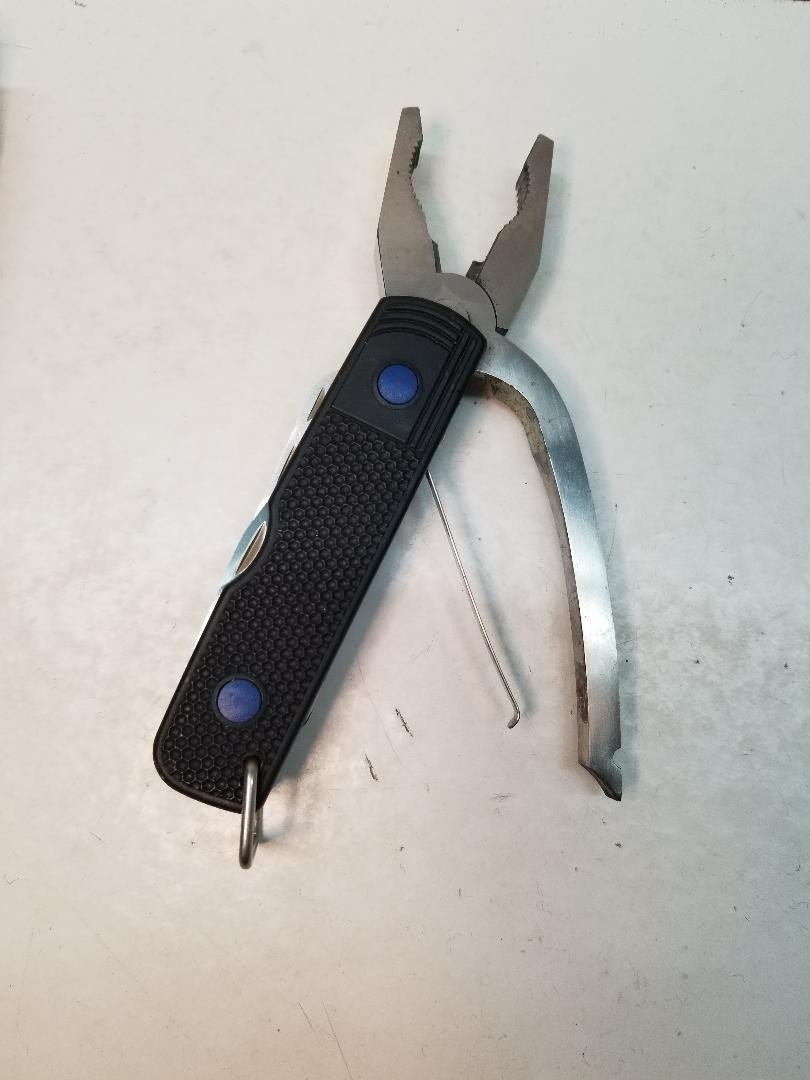 Outdoor Emergency Survival Multi-Tool Kit: Knife, Pliers, Saw, Opener, Philips