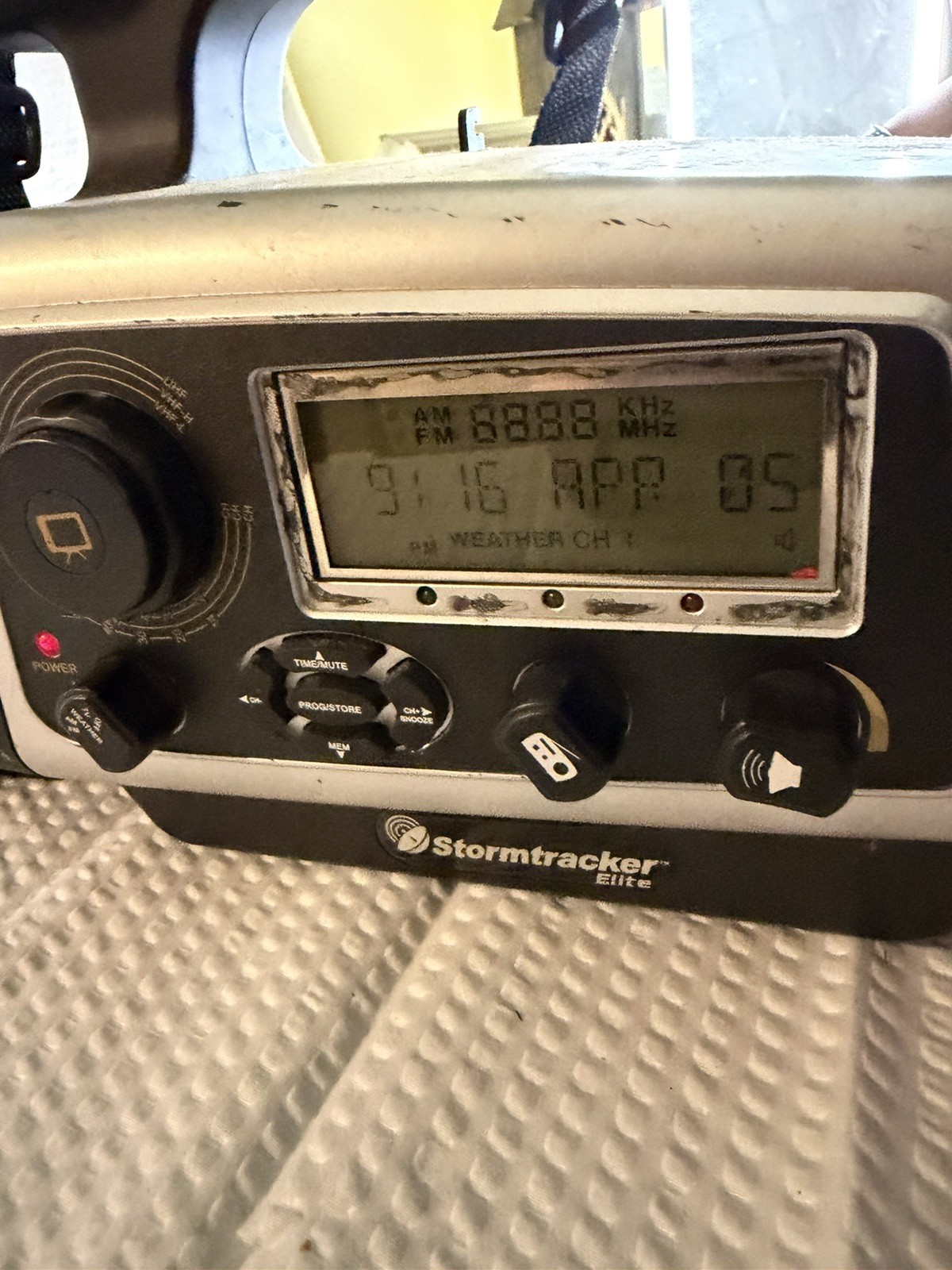 Vector Stormtracker Elite WC300DSV TV Lantern AM/FM Radio (TV NOT WORKING)