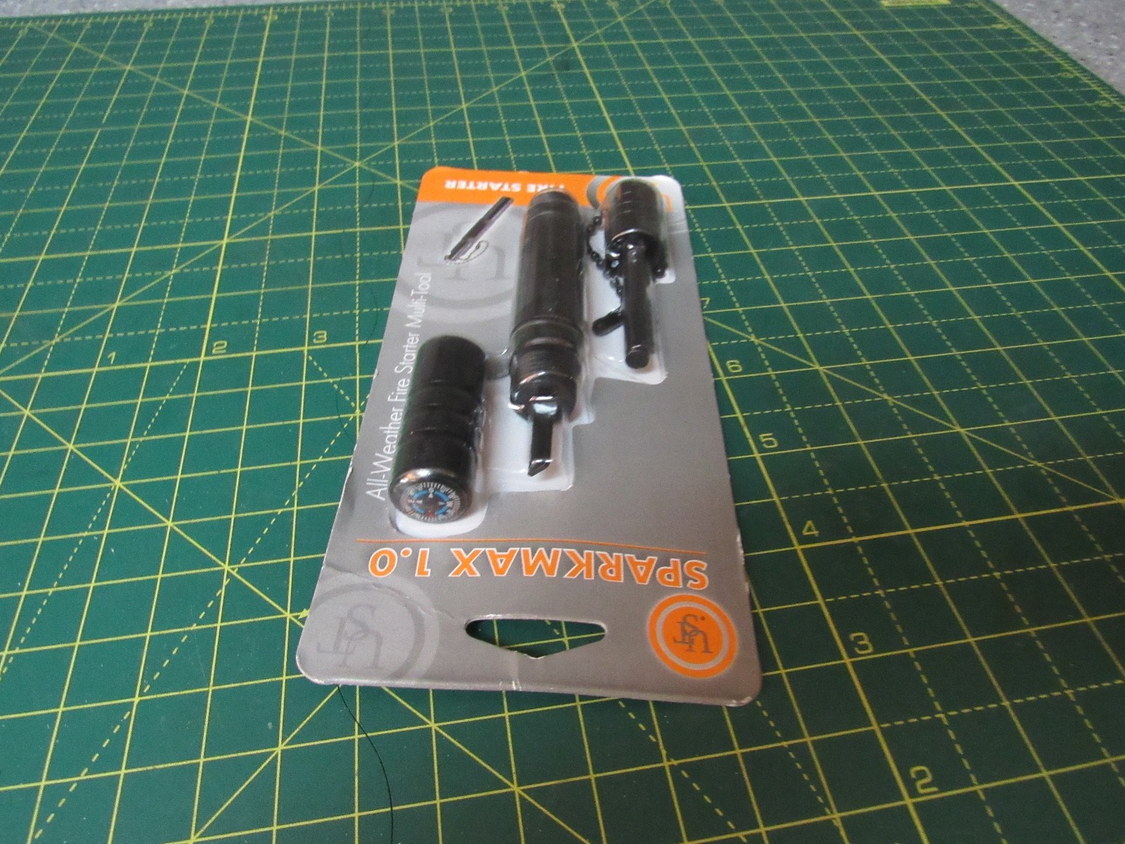 UST Sparkmax 1.0, Black – Fire Starter & Compass